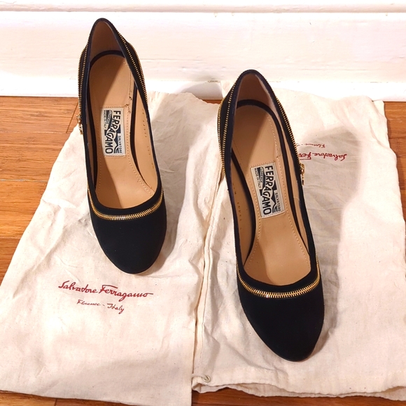 Ferragamo 'Rory' Pumps - Picture 1 of 5